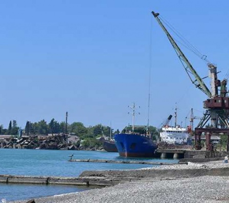 Крым наладил морские грузоперевозки с Абхазией