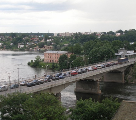 Петербуржцам рекомендовали в праздники идти в Эстонию пешком